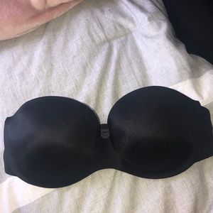 Black strapless bra